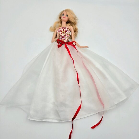 2010 Holiday Barbie Doll Collector Edition Red & White Dress Christmas R4545 Mat - Picture 15 of 16